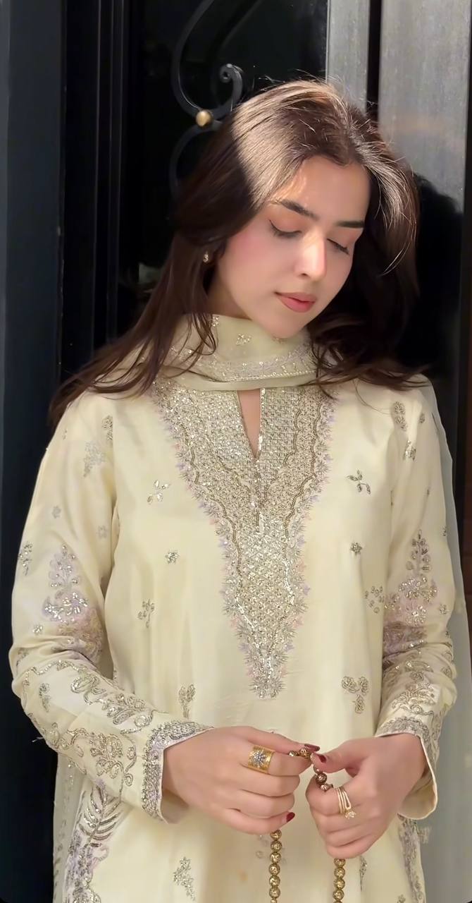 Luxe Pearl Silver Zari Silhouette